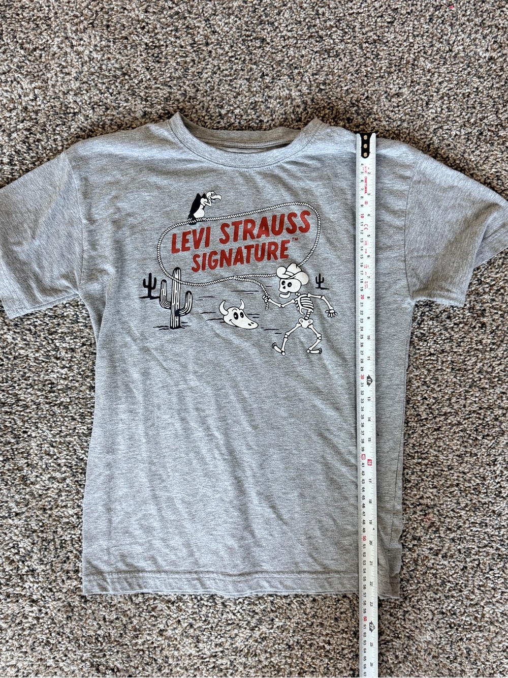 Levi's Gray Short-Sleeve Tee with Red Logo & Western Skeleton Graphic - Picture 2 of 4